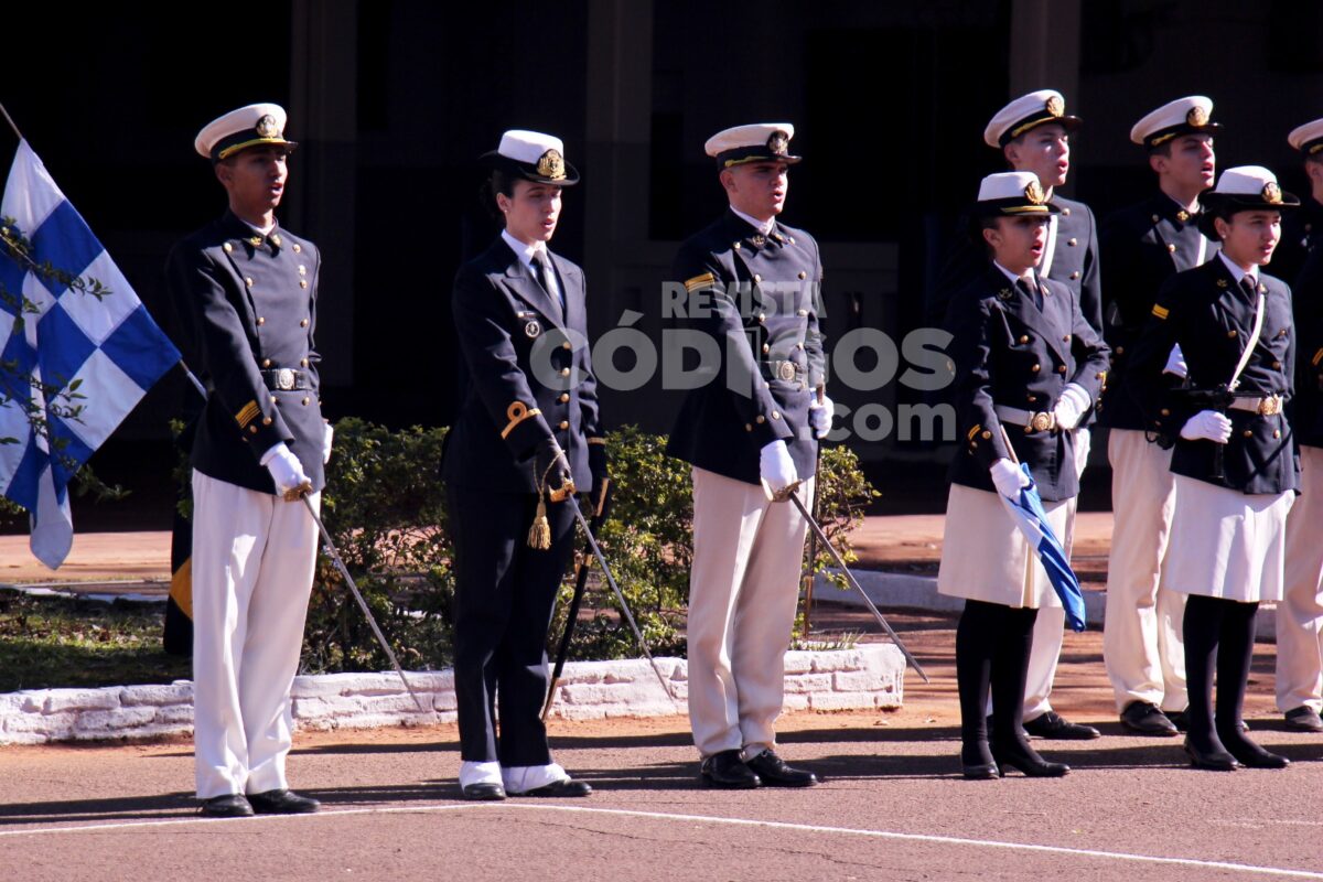 Passalacqua y Valdés participaron de la entrega de uniformes del Liceo Naval Militar "Almirante Storni" 9 18 - Passalacqua y Valdes participaron de la entrega de uniformes del Liceo Naval Militar Almirante Storni 8 - 17