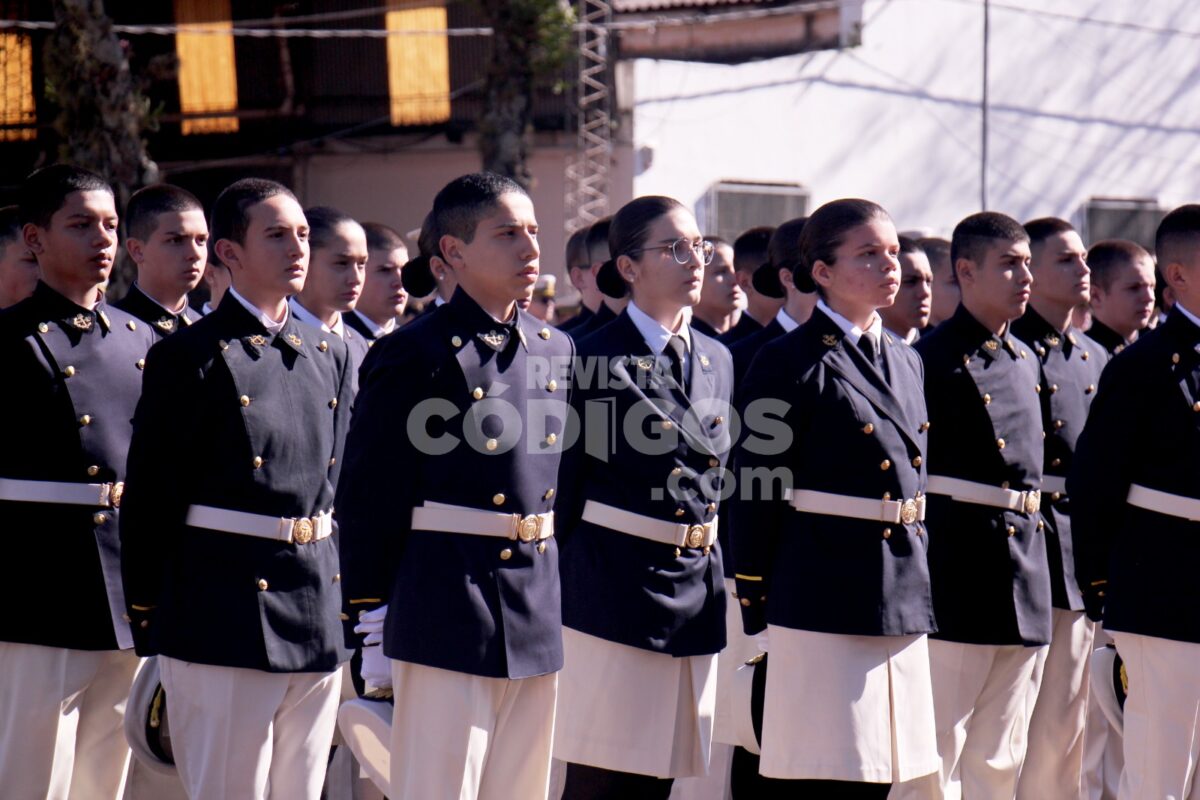 Passalacqua y Valdés participaron de la entrega de uniformes del Liceo Naval Militar "Almirante Storni" 8 16 - Passalacqua y Valdes participaron de la entrega de uniformes del Liceo Naval Militar Almirante Storni 9 - 15