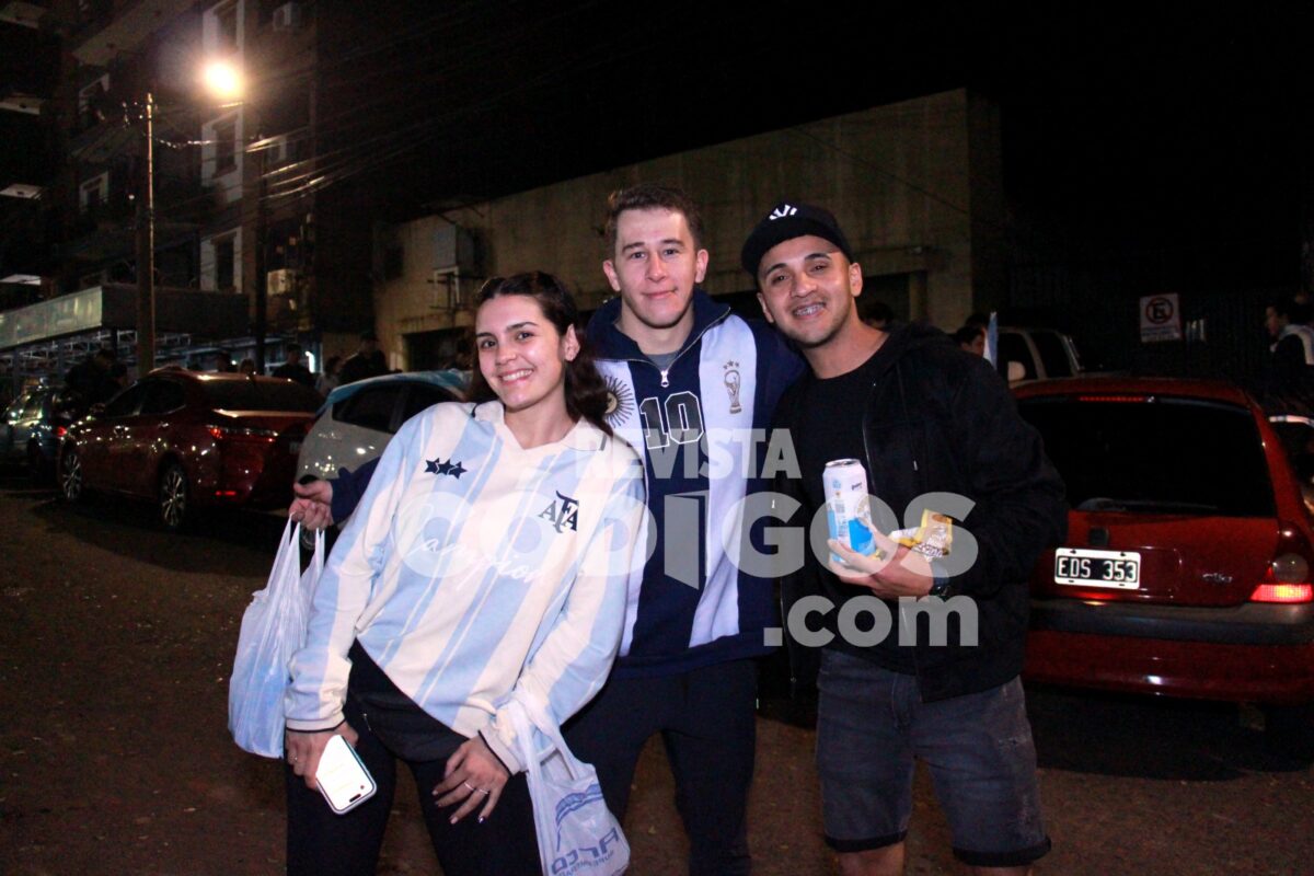 Posadas se tino de celeste y blanco tras el pase de Argentina a la final del Mundial mira la galeria 13 - 25