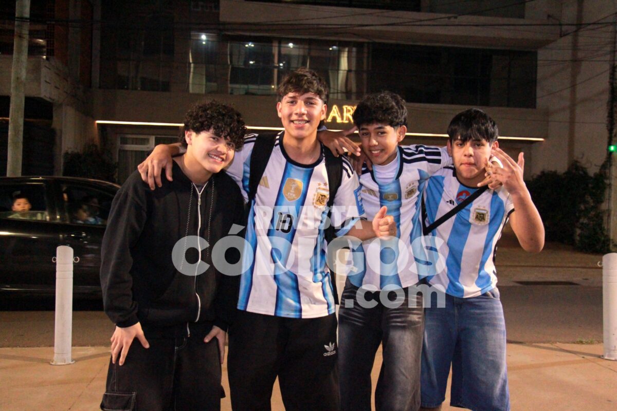 Posadas se tino de celeste y blanco tras el pase de Argentina a la final del Mundial mira la galeria 23 - 45