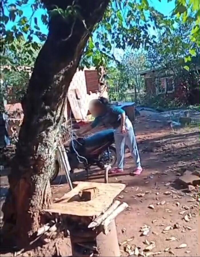 Violenta gresca familiar dejó una moto incendiada, dos detenidos y una mujer imputada en Oberá 1 2 - Violenta gresca familiar dejo una moto incendiada dos detenidos y una mujer imputada en Obera 1 - 1