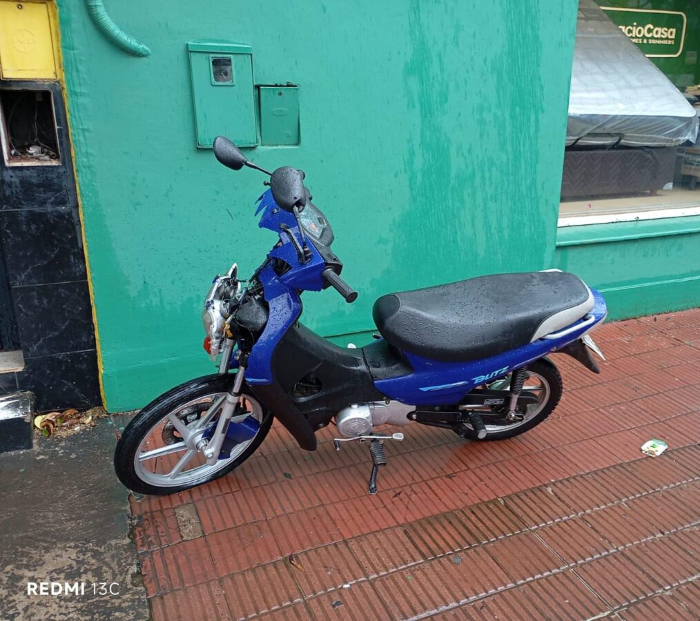 Choque entre un auto y una moto dejó un hombre lesionado en Posadas 1 2 - choque 3 - 1