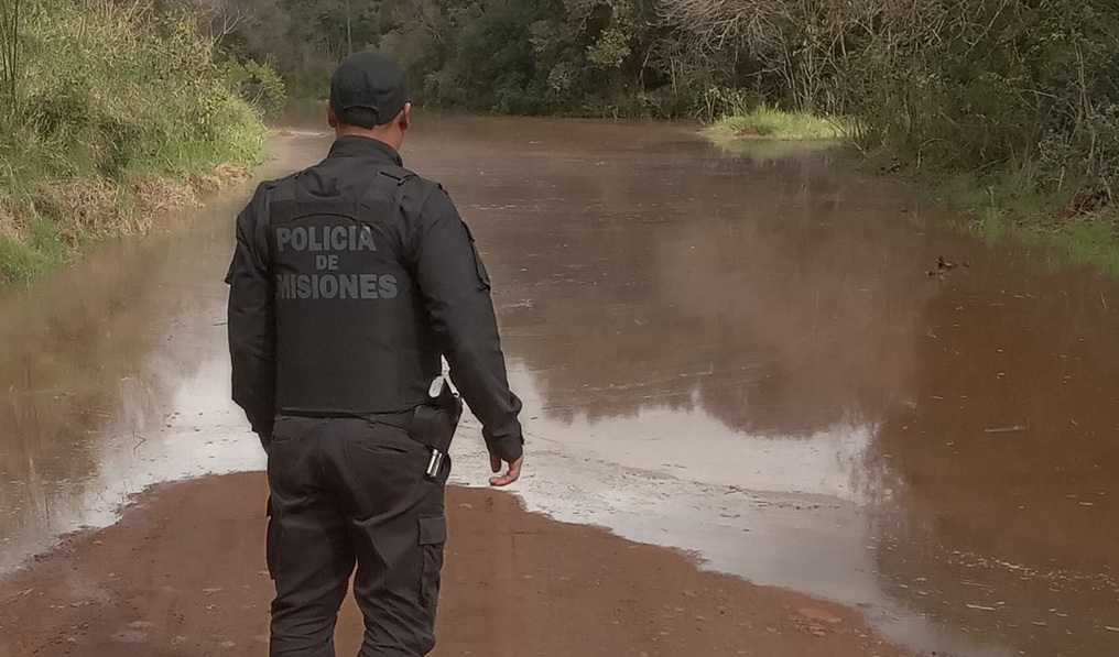 Continúan las evacuaciones y el operativo de asistencia a las familias afectadas por la crecida del río Uruguay 3 6 - crecida rio - 5