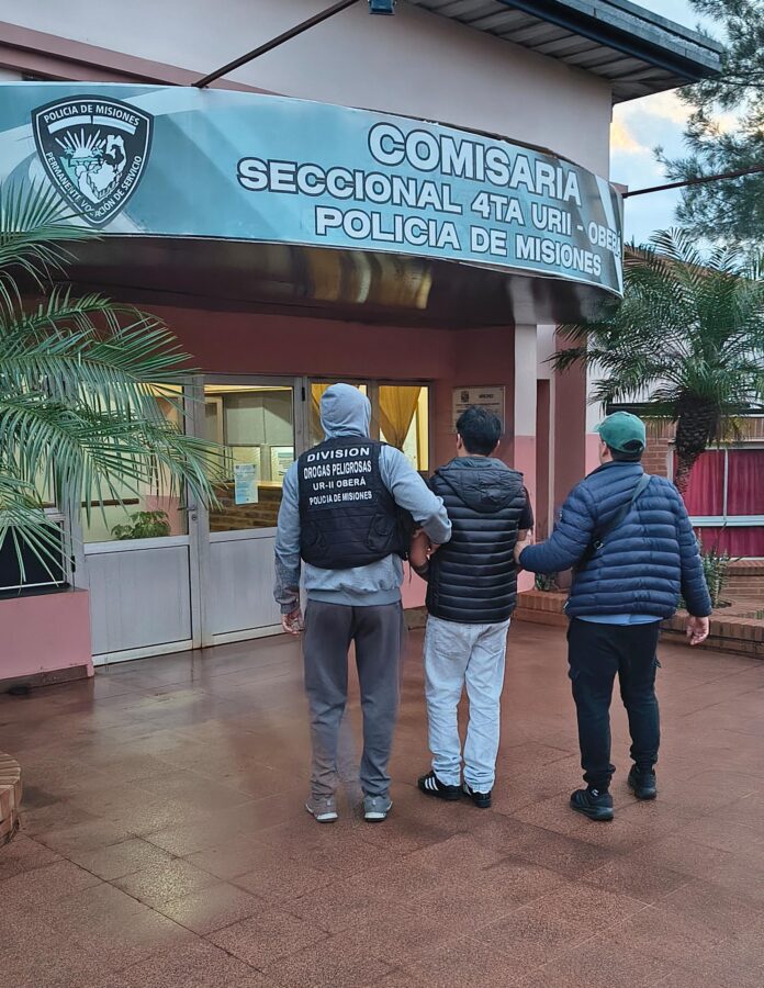 Un cheque falso y una investigación policial terminaron con un detenido y un vehículo recuperado en Oberá 1 2 - detenido 1 1 - 1
