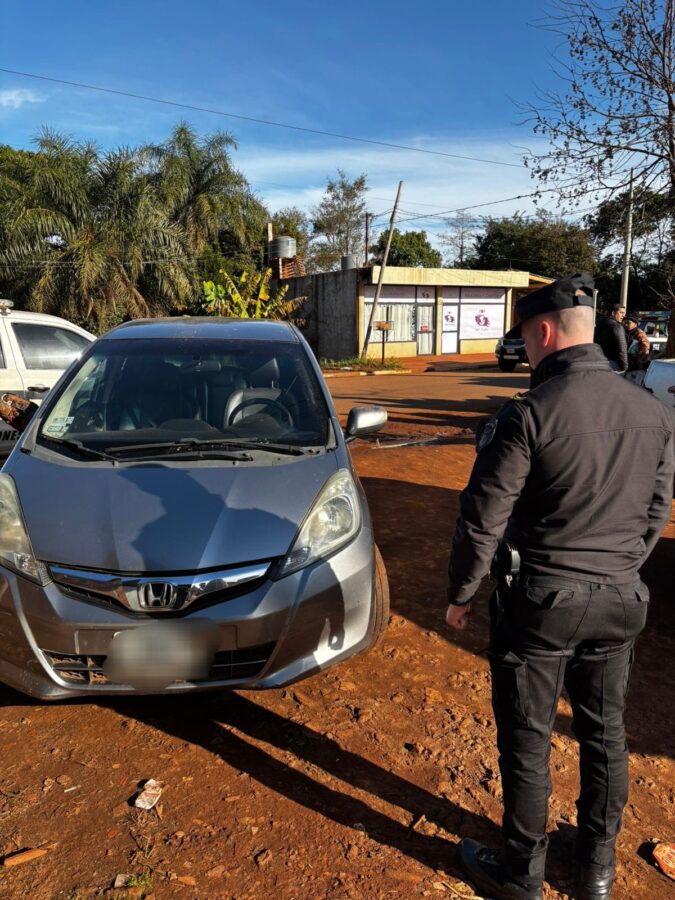 Detuvieron a un hombre que robó un auto y se lo prestó a su ex cuñado en Puerto Iguazú 2 4 - detenido 2 - 3