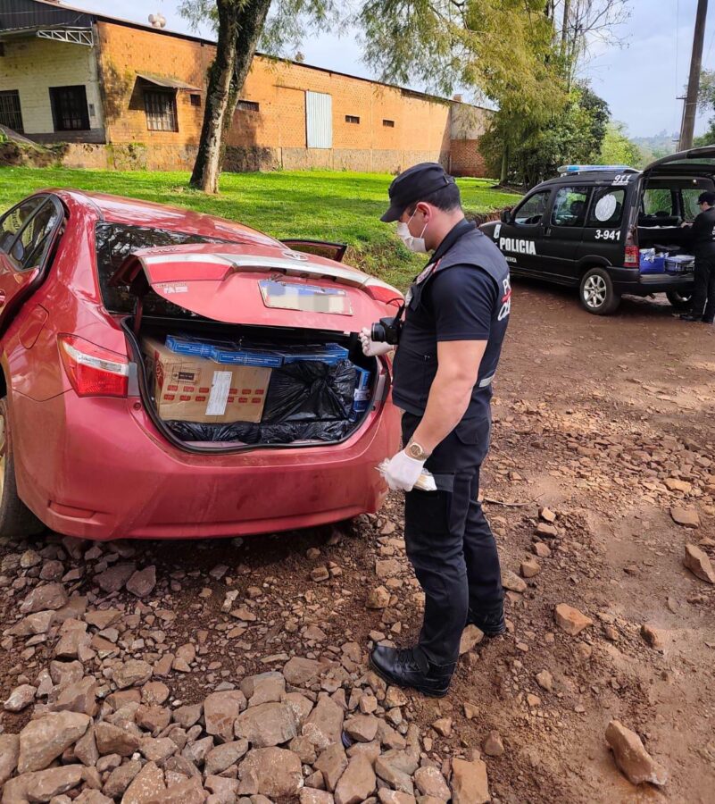 Lo cercó la Policía, escapó a pie y dejó un auto repleto de cigarrillos de contrabando valuados en $34 millones 2 4 - detenido con contrabando 2 - 3