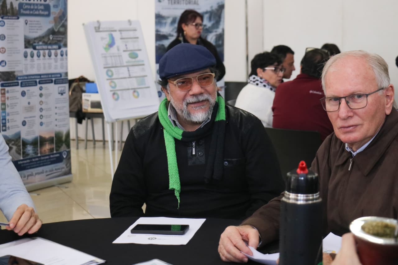 Seguridad, obras y un nuevo centro de adicciones, ejes de la tercera reunión del Gabinete con municipios en Iguazú 10 20 - gabinete intendentes 10 - 19