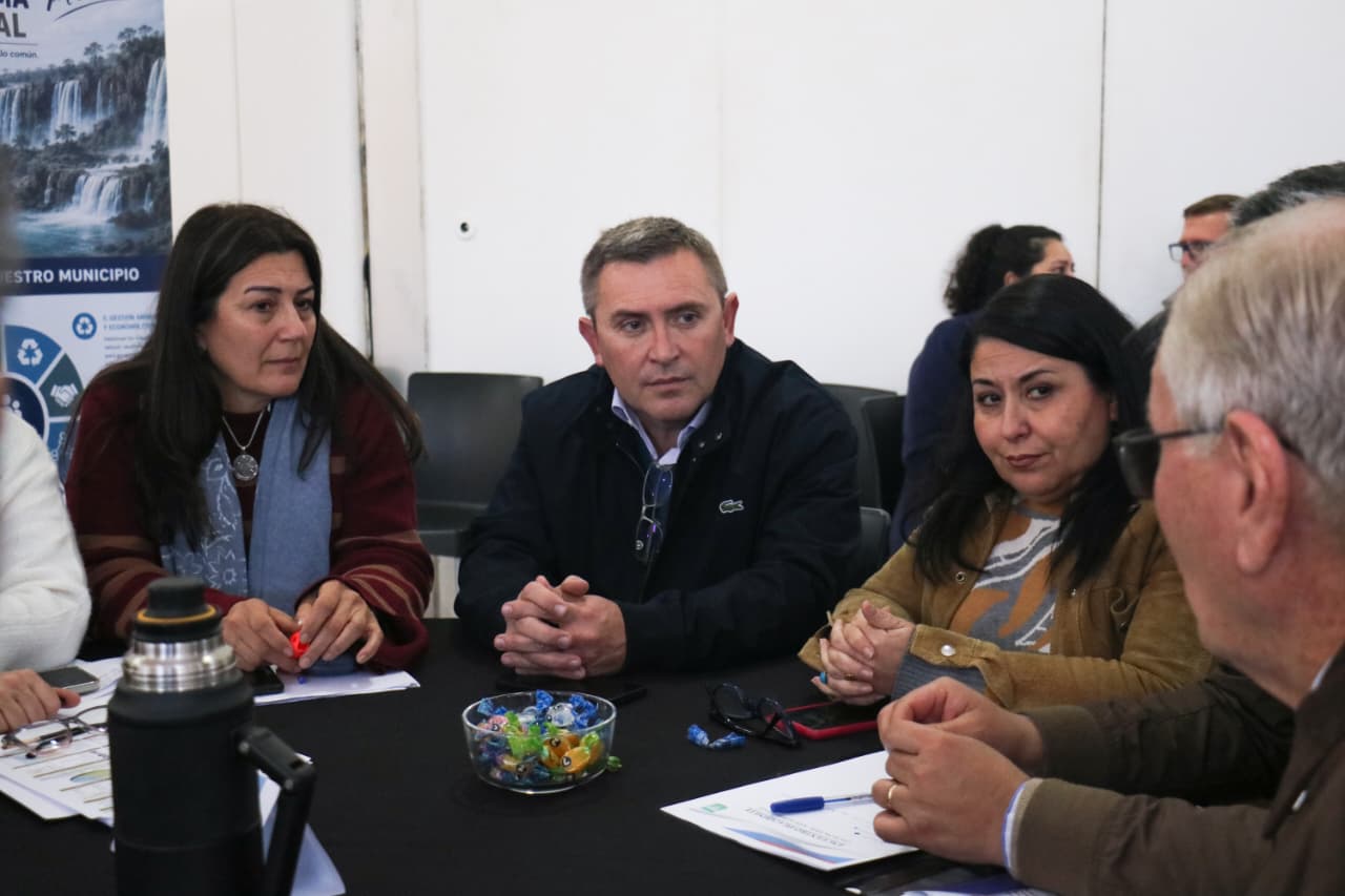 Seguridad, obras y un nuevo centro de adicciones, ejes de la tercera reunión del Gabinete con municipios en Iguazú 4 8 - gabinete intendentes 2 - 7