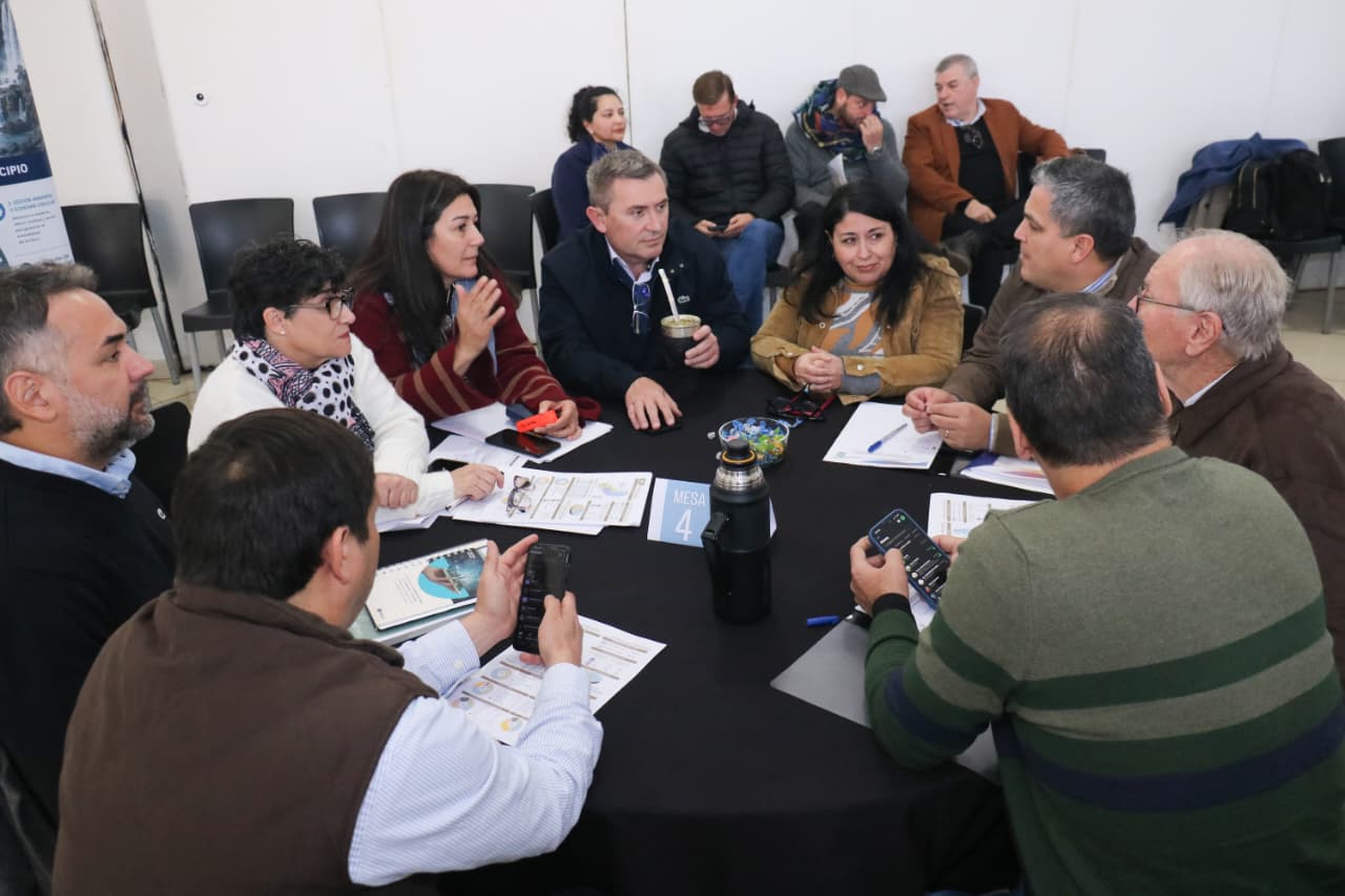 Seguridad, obras y un nuevo centro de adicciones, ejes de la tercera reunión del Gabinete con municipios en Iguazú 2 4 - gabinete intendentes 3 - 3