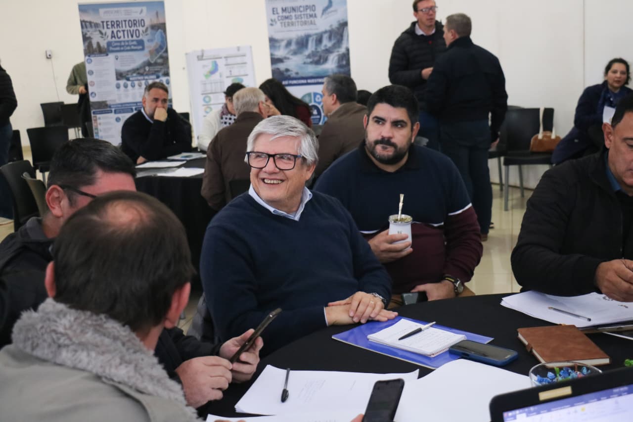 Seguridad, obras y un nuevo centro de adicciones, ejes de la tercera reunión del Gabinete con municipios en Iguazú 6 12 - gabinete intendentes 5 - 11