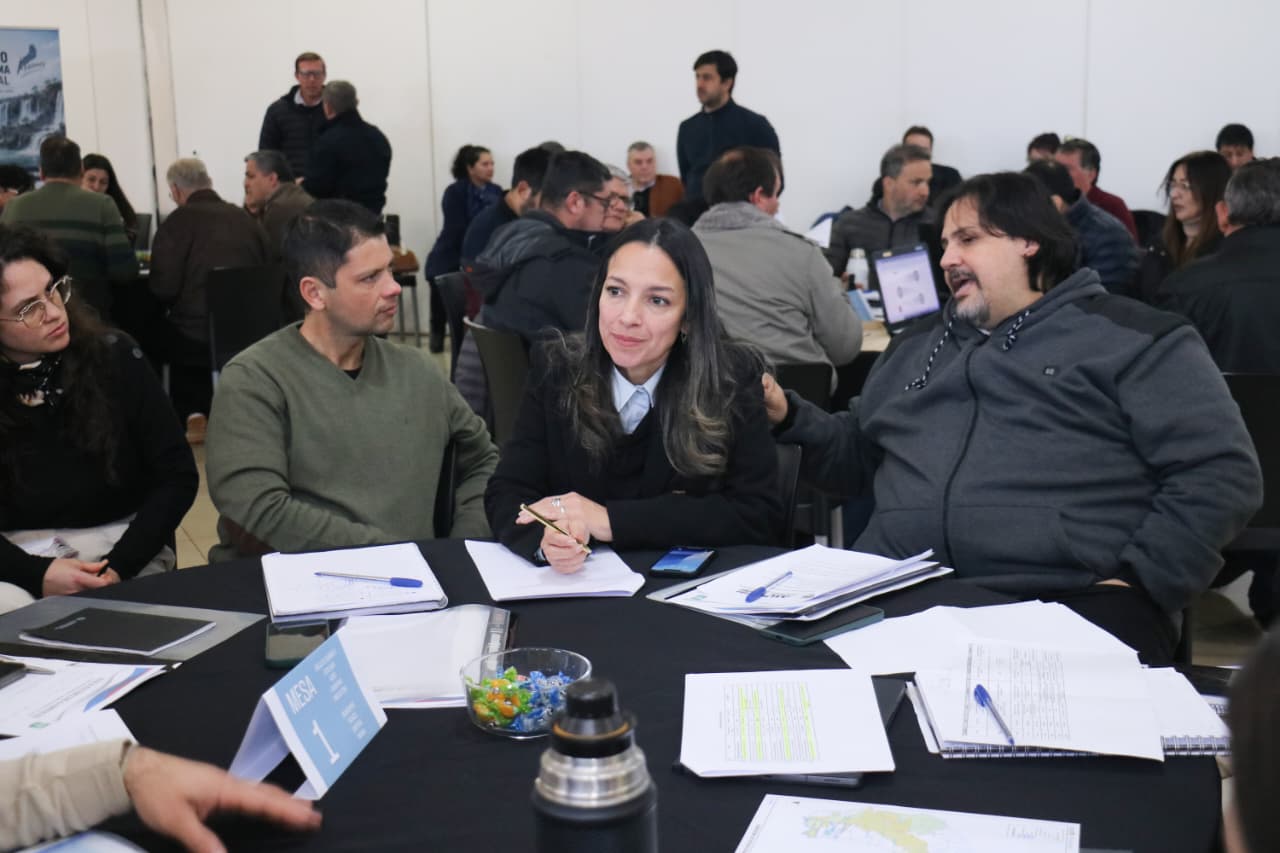 Seguridad, obras y un nuevo centro de adicciones, ejes de la tercera reunión del Gabinete con municipios en Iguazú 7 14 - gabinete intendentes 6 - 13