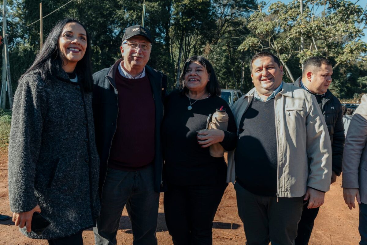 Passalacqua inauguró la Escuela Intercultural Bilingüe N.º 970 en Leoni 4 8 - passalacqua leoni 5 - 7