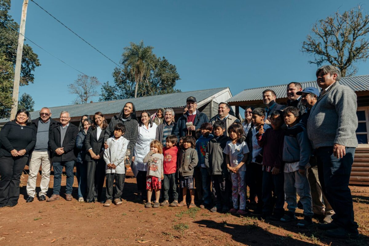 Passalacqua inauguró la Escuela Intercultural Bilingüe N.º 970 en Leoni 8 16 - passalacqua leoni 9 - 15