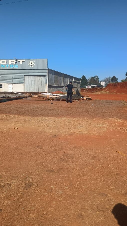 Fuertes ráfagas de viento causaron daños materiales en varias localidades de Misiones 1 2 - vientos 1 - 1