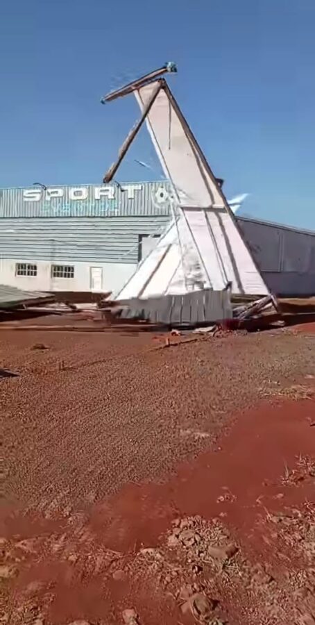 Fuertes ráfagas de viento causaron daños materiales en varias localidades de Misiones 2 4 - vientos 2 - 3