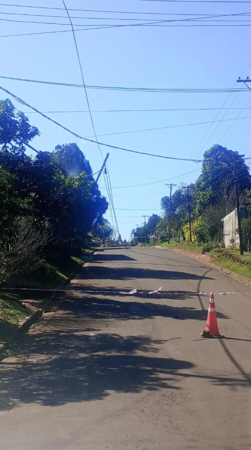 Fuertes ráfagas de viento causaron daños materiales en varias localidades de Misiones 5 10 - vientos 5 - 9