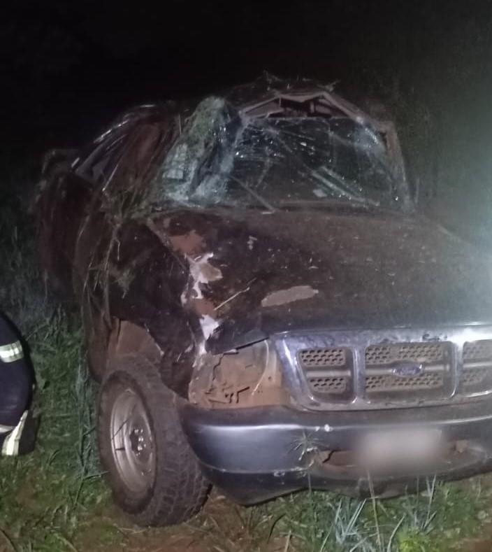 Automovilista despistó sobre la ruta provincial 19 y terminó hospitalizado 1 2 - Automovilista despisto sobre la Ruta Provincial 19 y termino hospitalizado 1 - 1