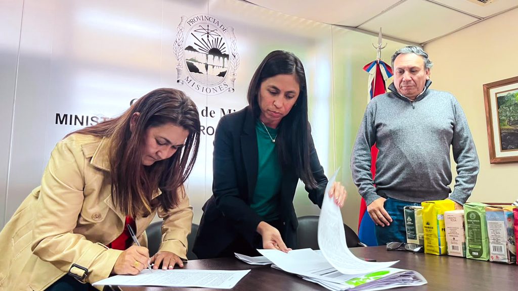 Misiones impulsa con $180 millones en créditos a las pequeñas marcas reconocidas en el Mundial de la Yerba Mate 2 4 - Credito marcas yerbas mundial 03 - 3
