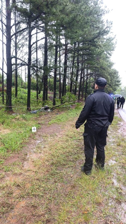 Dos hombres murieron tras despistar con una moto en Gobernador Roca 1 2 - Dos hombres murieron tras despistar con una moto en Gobernador Roca - 1