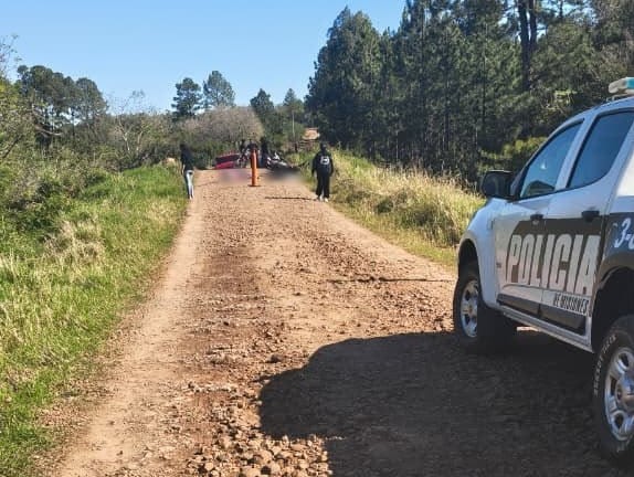 Dos muertos y un adolescente lesionado tras un choque entre motocicletas en Arroyo del Medio