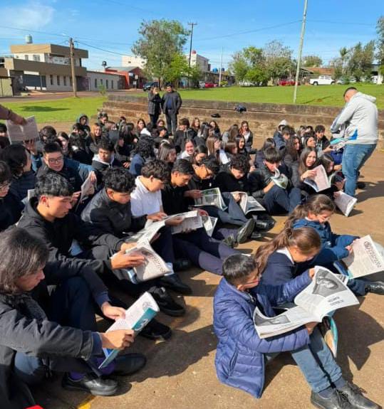 Plaza de Lectura en Garupa 2 - 5