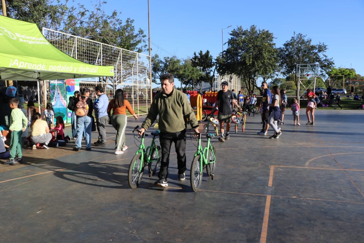 Posadas celebró el Día del Niño con una jornada de juegos, deportes y paseos en La Jangada 6 12 - Posadas celebro el Dia del Nino con una jornada de juegos deportes y paseos en La Jangada 4 - 11