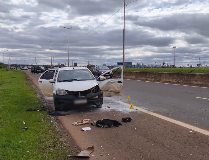 Recargaba combustible a la vera de la ruta, fue embestido por otro auto y sufrió graves quemaduras en Posadas 1 2 - Recargaba combustible a la vera de la ruta fue embestido por otro auto y sufrio graves quemaduras en Posadas 2 - 1