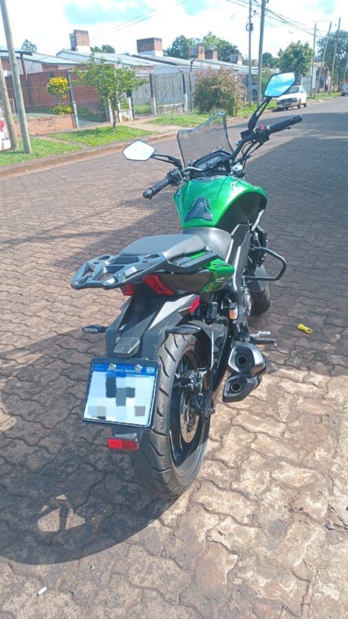Vio a la Policía, se internó en la maleza y abandonó una moto de gran cilindrada buscada en Buenos Aires 2 4 - WhatsApp Image 2026 08 15 at 12.26.30 1 - 3