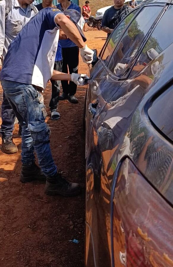 Secuestraron un auto y levantaron rastros vinculados al millonario robo del autoservicio Don Alejo de Posadas 1 2 - auto secuestrado 1 - 1