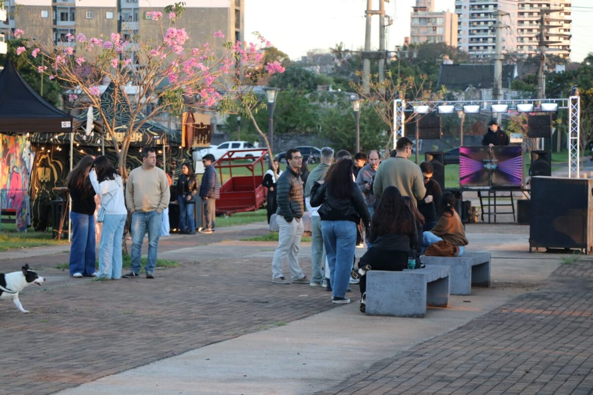 Cerveceros celebraron el Ipa Day frente al balneario el Brete de Posadas 3 6 - cerveza posadas 2 - 5