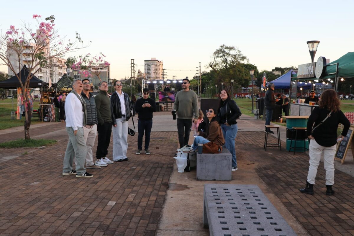 Cerveceros celebraron el Ipa Day frente al balneario el Brete de Posadas 4 8 - cerveza posadas 3 - 7