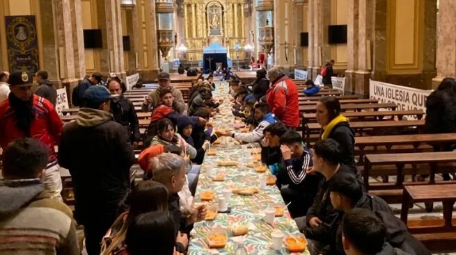Informe alertó que aumentó un 35% la cantidad de gente que busca comida en las iglesias en Argentina