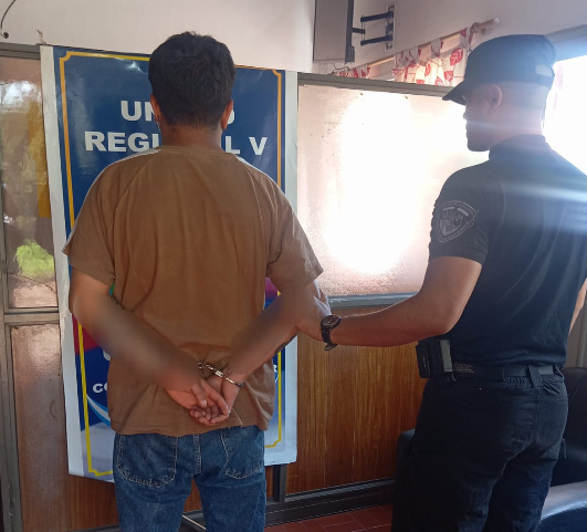 Amenazaba a una joven de 19 años con divulgar fotos íntimas y fue detenido en Iguazú