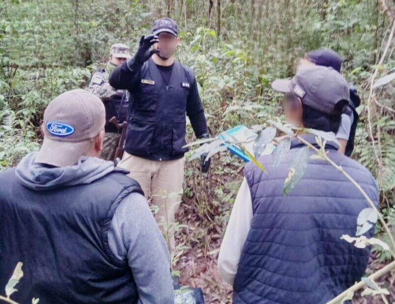 Una patrulla policial frustró un presunto intercambio de droga con un dealer en una zona de monte de Montecarlo