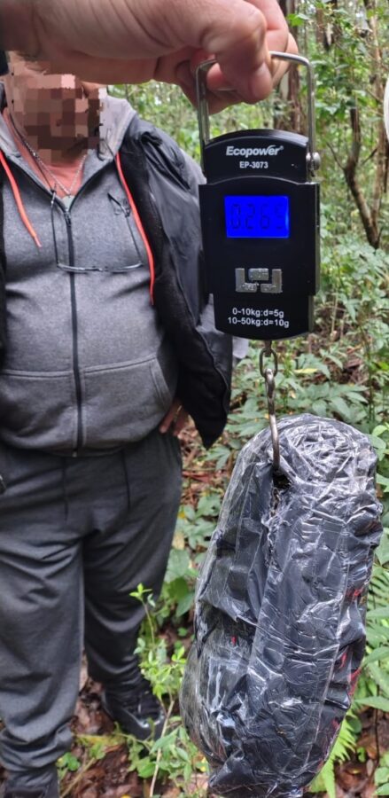Una patrulla policial frustró un presunto intercambio de droga con un dealer en una zona de monte de Montecarlo 3 6 - droga montecarlo 4 - 5