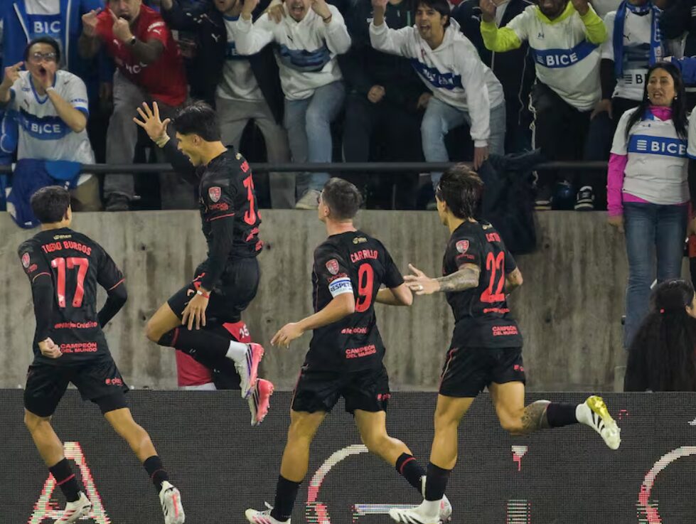 Estudiantes goleó en Chile y jugará los cuartos de final de la Libertadores