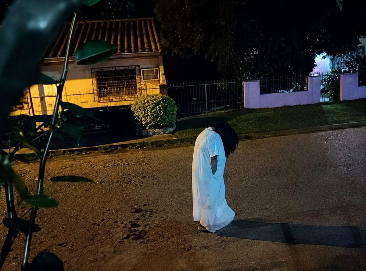 Crece el misterio por las mujeres de blanco que caminan de madrugada hacia un cementerio en Paraguay