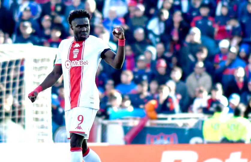 Huracán venció a San Lorenzo en el clásico con doblete de Caicedo