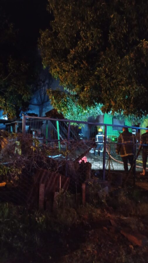Santo Pipó: dos viviendas fueron consumidas por un incendio y un hombre resultó con quemaduras 1 2 - incendio 4 - 1