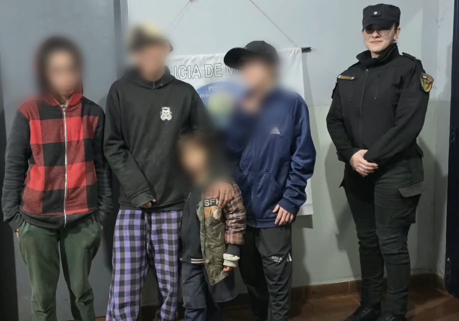 Hallaron solos a cinco hermanos en Posadas y activaron un protocolo para localizar a su madre