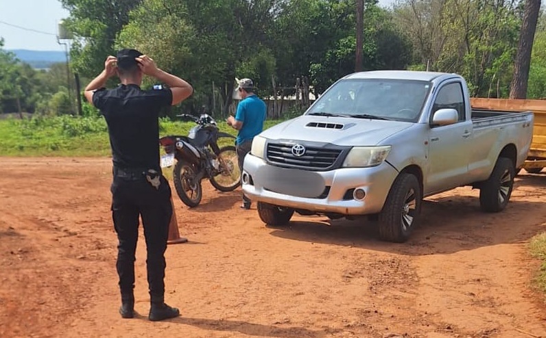 Itacuararé: motociclista y su hija de 4 años resultaron heridas tras chocar con una camioneta