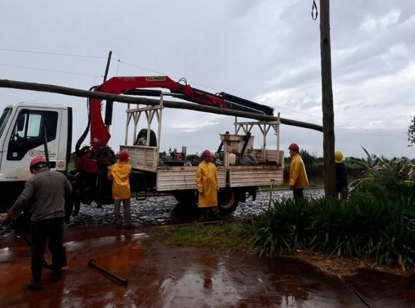 Temporal en Misiones: Energía de Misiones trabaja para restablecer el servicio en Roca, Santo Pipó y Corpus 2 4 - trabajos energia de misiones 4 - 3