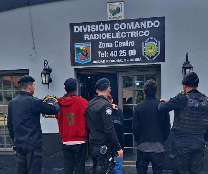 Tres detenidos por atacar a machetazos a un hombre durante una ronda de tragos en Oberá