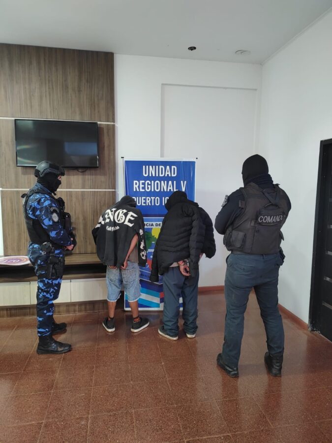 Allanaron una vivienda por robos de motos en Iguazu y la can policial detecto marihuana y cocaina fraccionadas 1 - 3