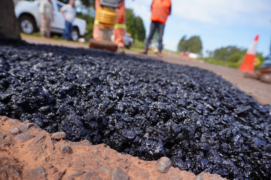 Vialidad de Misiones prueba asfalto en frío para agilizar el arreglo de baches 3 6 - DPV ASFALTO EN FRIO 1 - 5