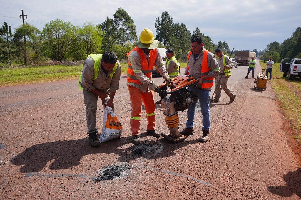 Vialidad de Misiones prueba asfalto en frío para agilizar el arreglo de baches 2 4 - DPV ASFALTO EN FRIO 3 - 3