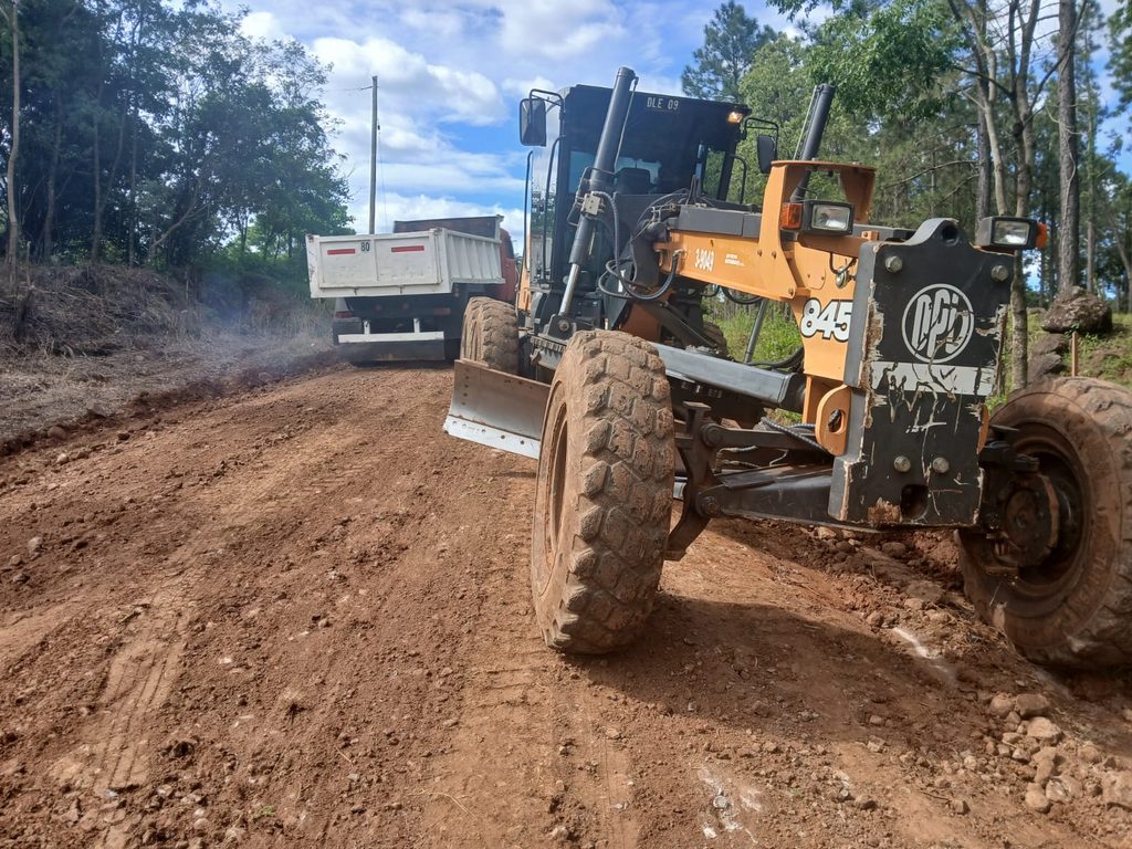 Vialidad provincial intensificó los trabajos en rutas terradas ante el escenario de lluvias 1 2 - DPV RP 215 - 1
