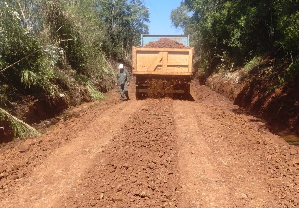 Vialidad provincial intensificó los trabajos en rutas terradas ante el escenario de lluvias 4 8 - DPV RP 227 - 7