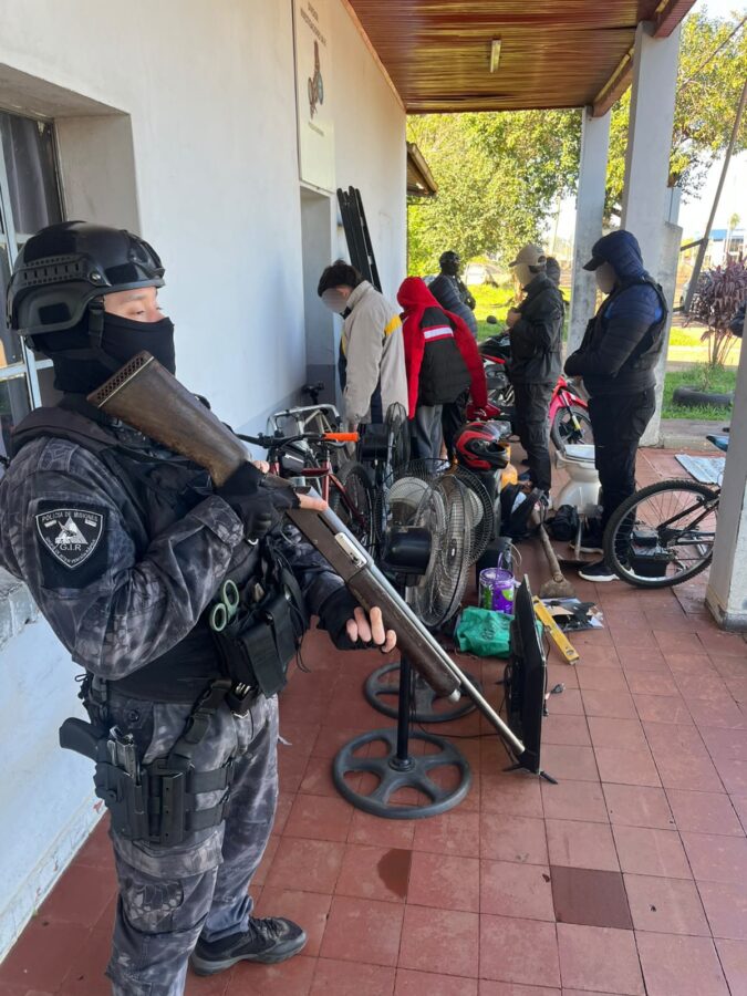 Desarticularon un narco búnker y detuvieron a cinco personas tras allanamientos simultáneos en Posadas 1 2 - Desarticularon un narco bunker y detuvieron a cinco personas tras allanamientos simultaneos en Posadas 1 - 1