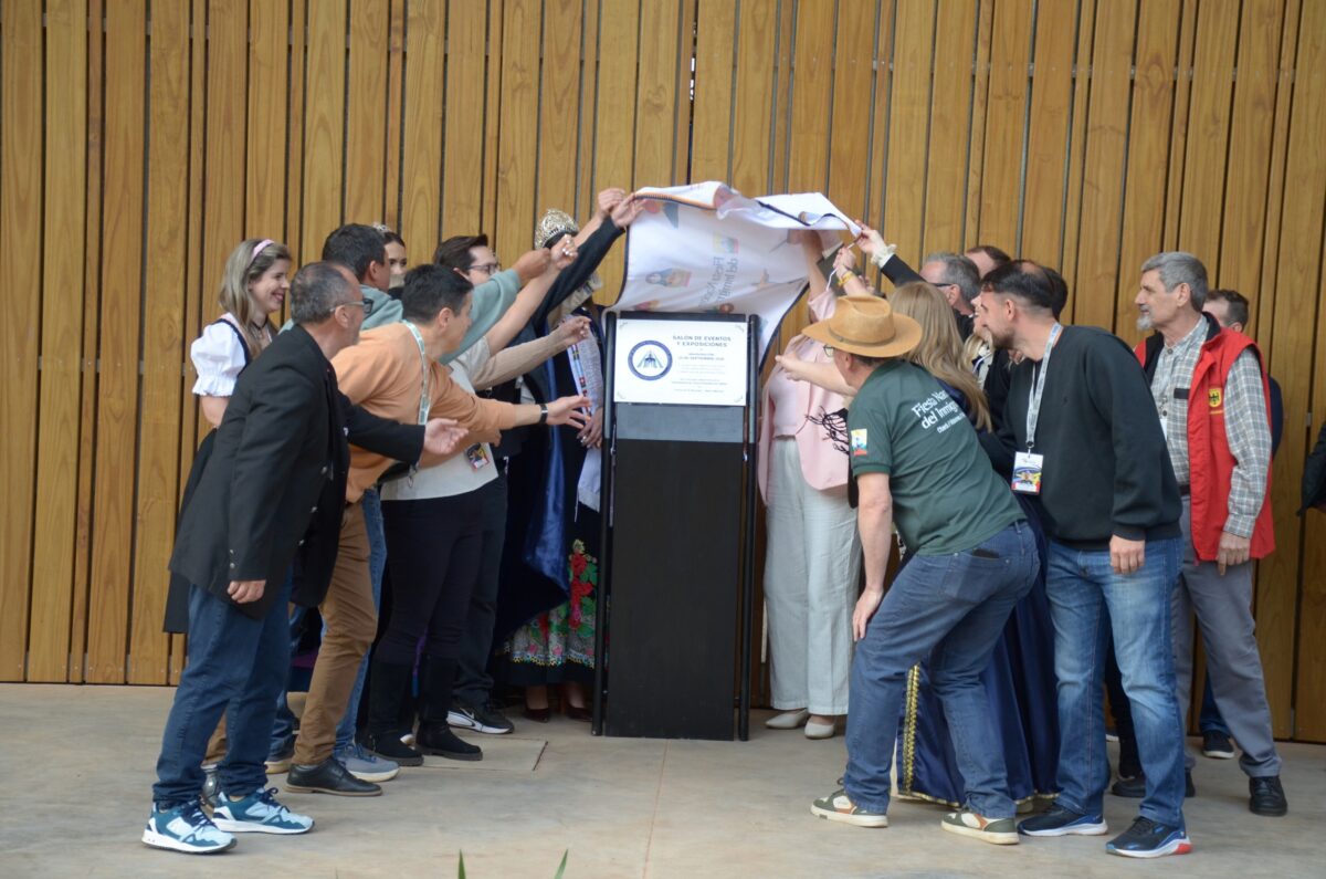 El Parque de las Naciones estrenó un nuevo salón durante la tercera jornada de la Fiesta Nacional del Inmigrante 1 2 - El Parque de las Naciones estreno un nuevo salon durante la tercera jornada de la Fiesta Nacional del Inmigrante 3 - 1